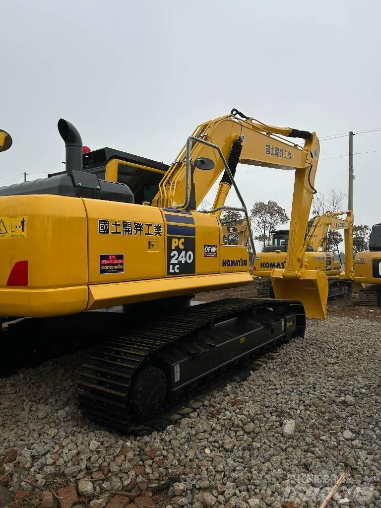 Komatsu 240-8 Гусеничные экскаваторы