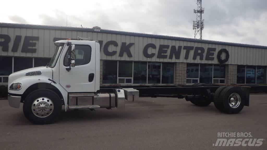 Freightliner M2 106 Шасси с кабиной