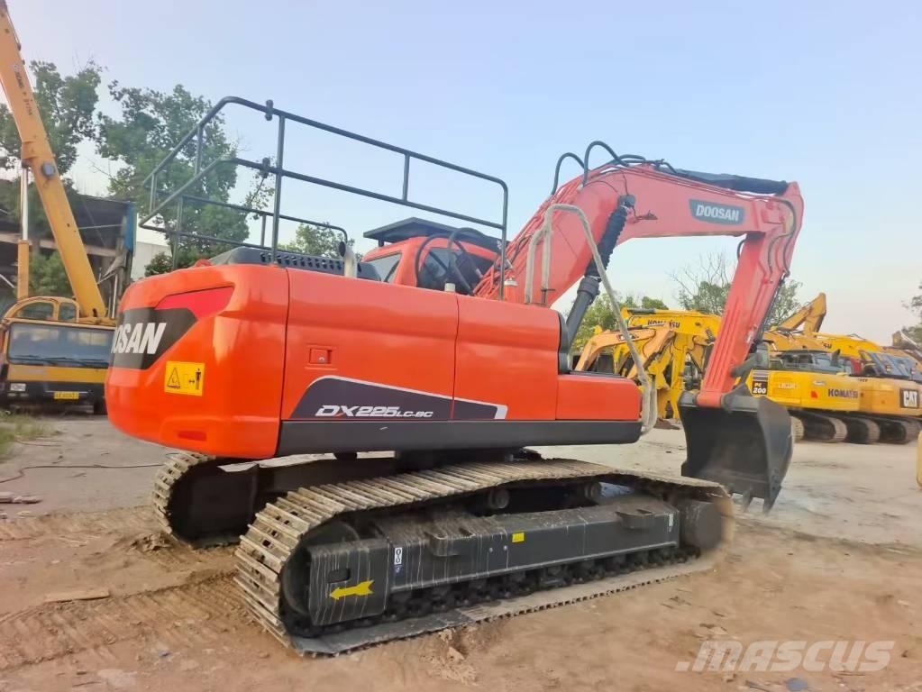 Doosan DX 225 LC Гусеничные экскаваторы