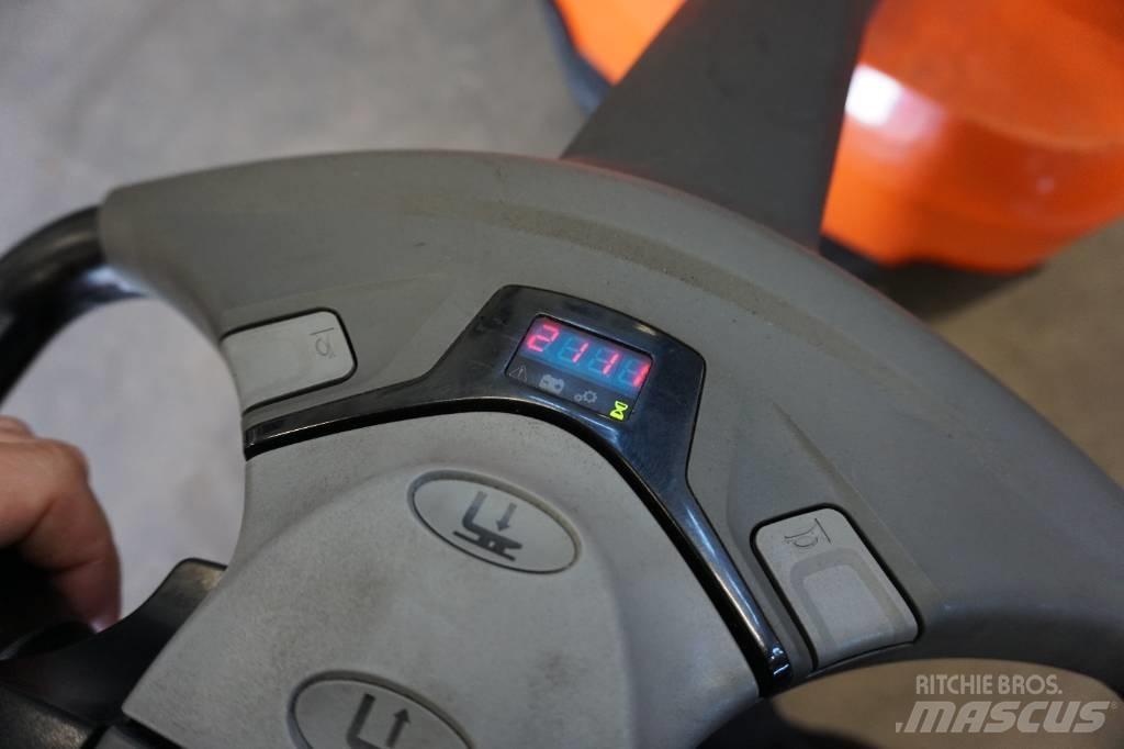 Toyota SWE080L Ручные штабелёры с электроподъёмом