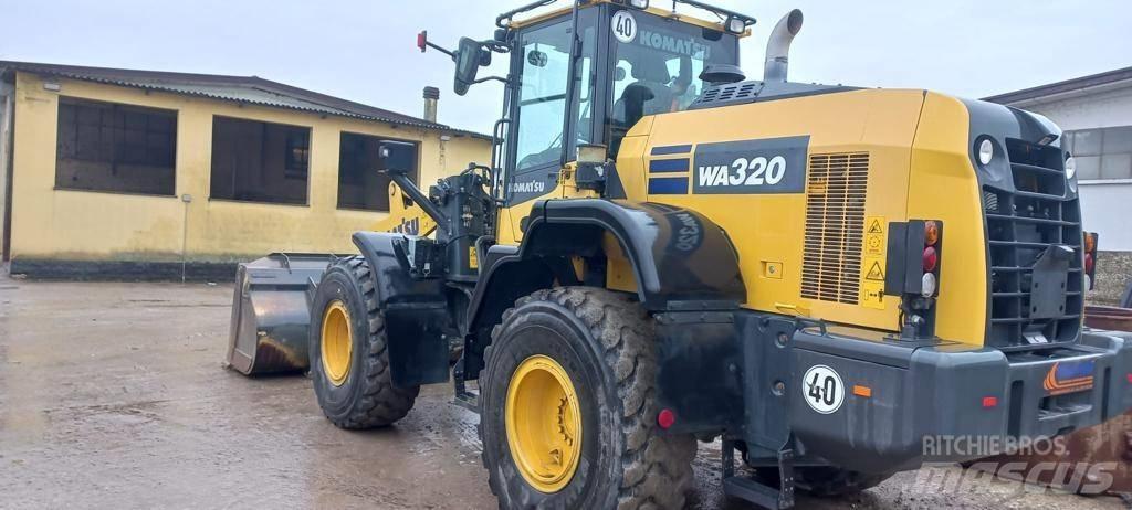 Komatsu WA 320 Фронтальные погрузчики