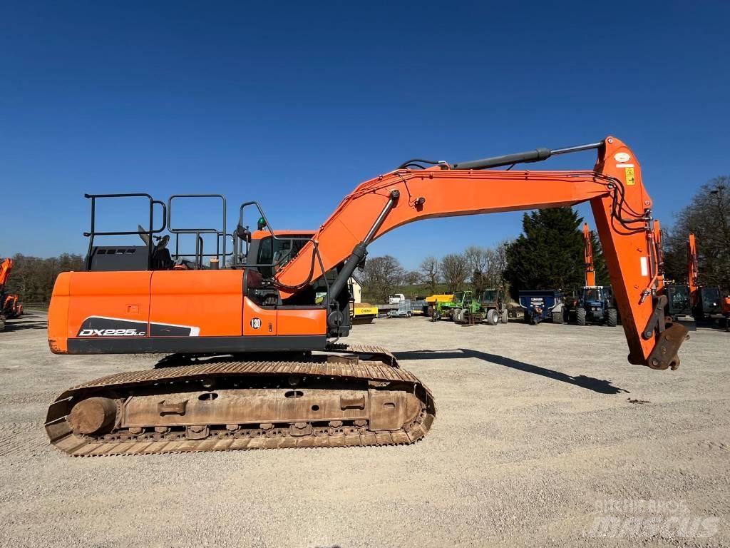 Doosan DX 225 Гусеничные экскаваторы