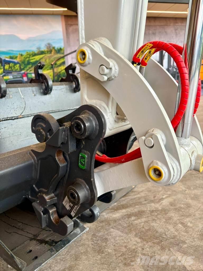 Takeuchi TB 225 Мини-экскаваторы