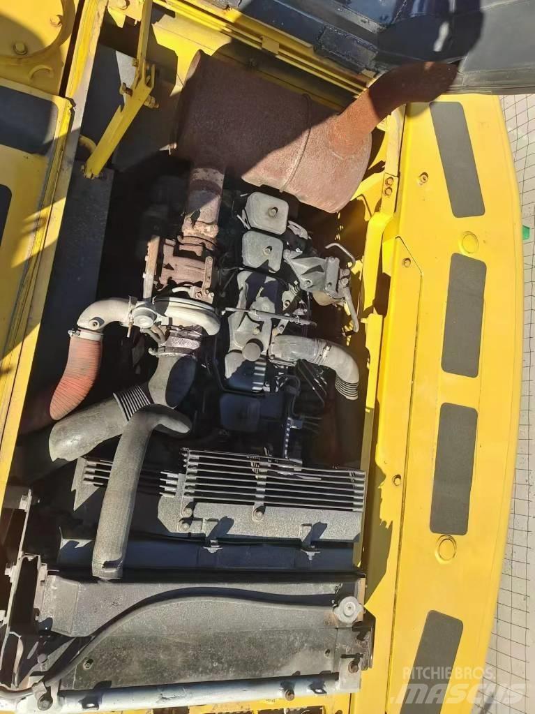 Komatsu PC 220 Гусеничные экскаваторы