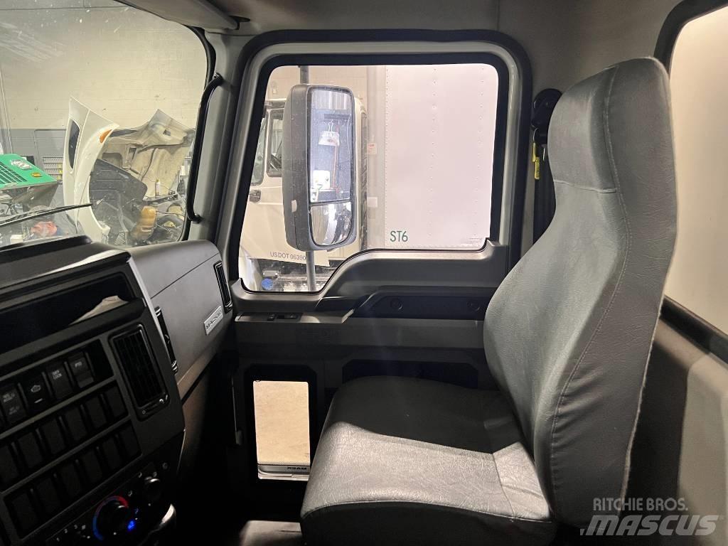 Mack MD 6 Грузовики-Фургоны