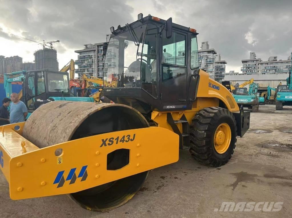 XCMG XS 143 J Грунтовые катки