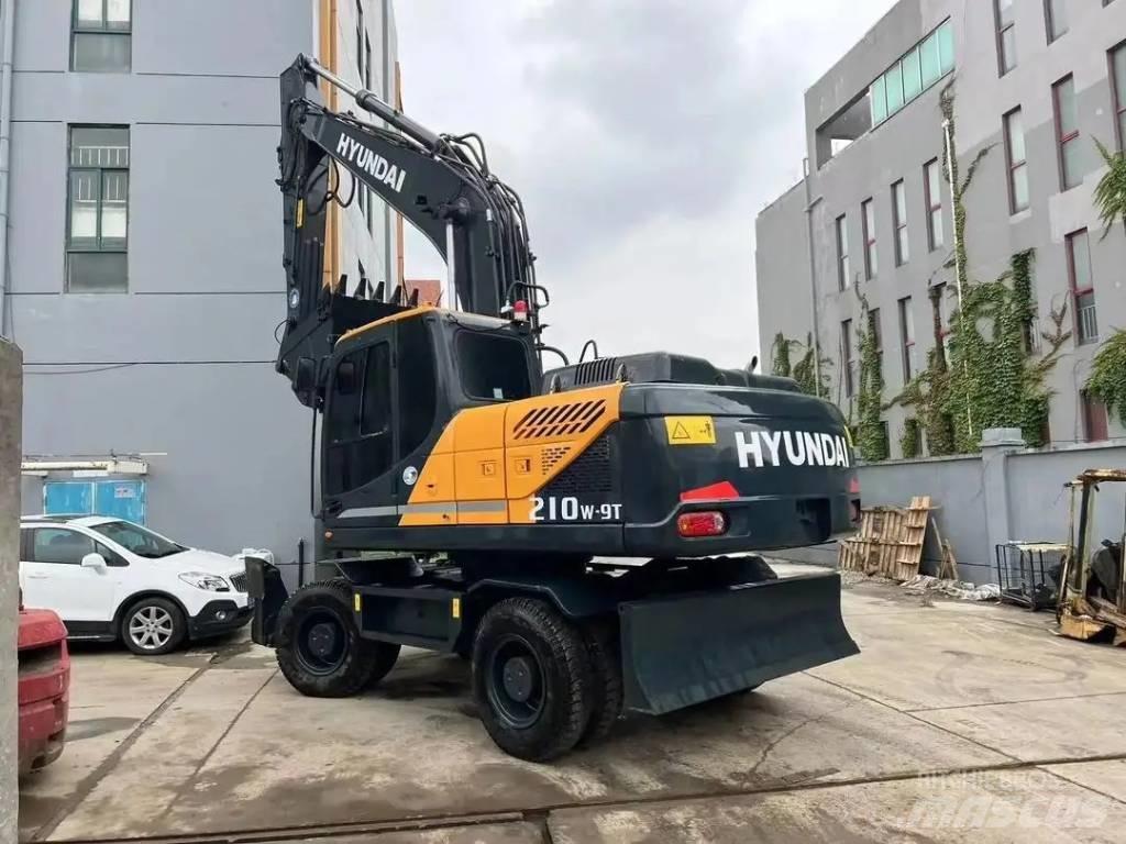 Hyundai R210W-9 Колёсные экскаваторы