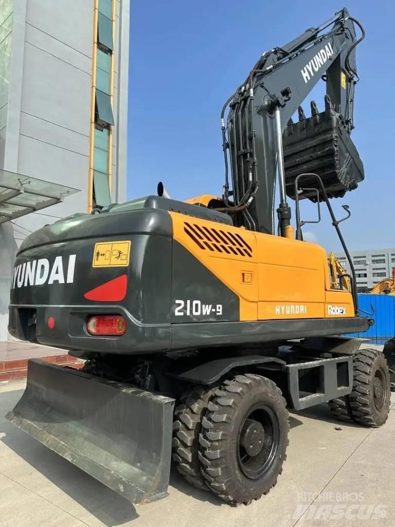 Hyundai R210W-9 Колёсные экскаваторы