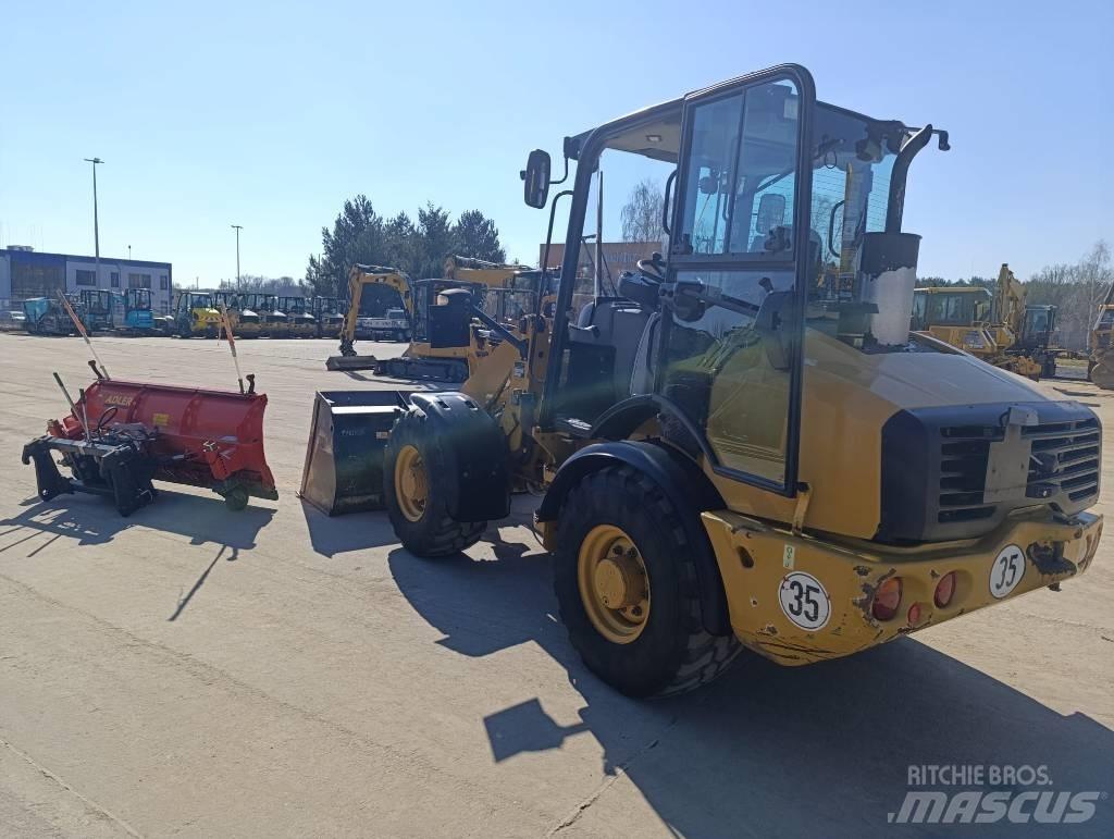 CAT 907 H 2 Фронтальные погрузчики