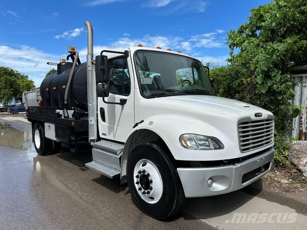 Freightliner M2 Ассенизаторские машины
