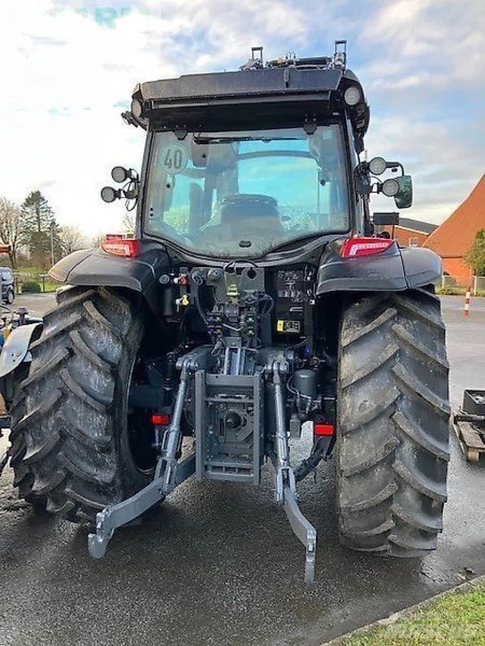 Valtra g135a Трактора