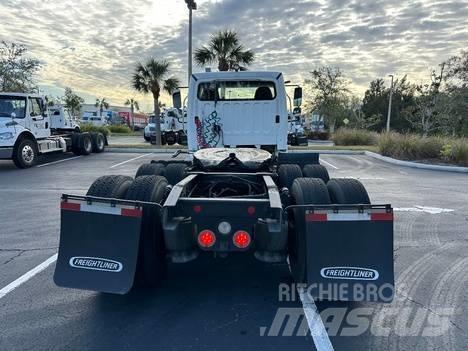 Freightliner M2 Седельные тягачи