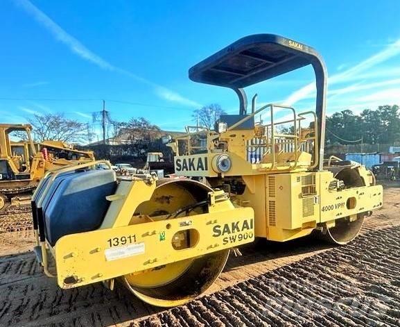 Sakai SW 900 Пневматические катки