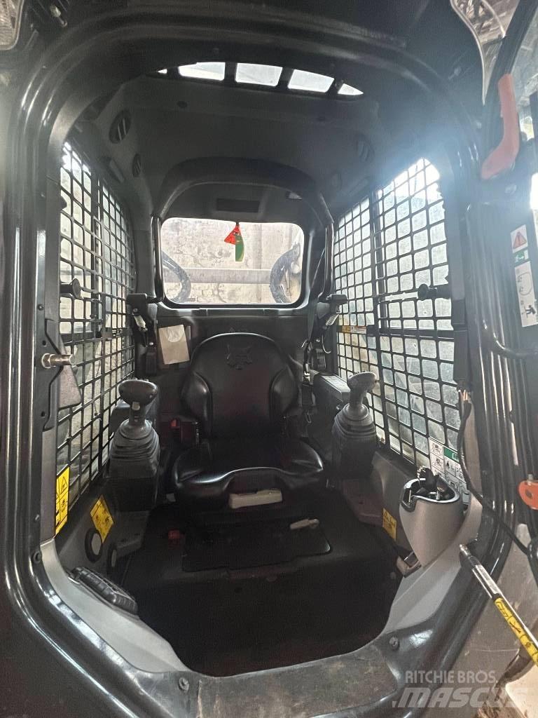 Bobcat T 770 Гусеничные фронтальные погрузчики
