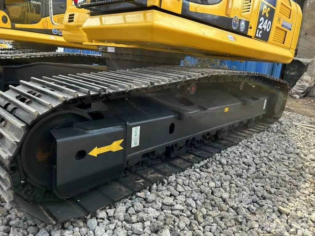 Komatsu 240-8 Гусеничные экскаваторы