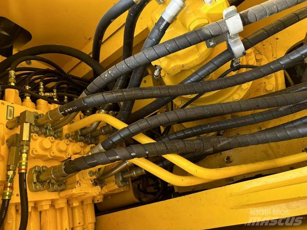 Komatsu 240-8 Гусеничные экскаваторы