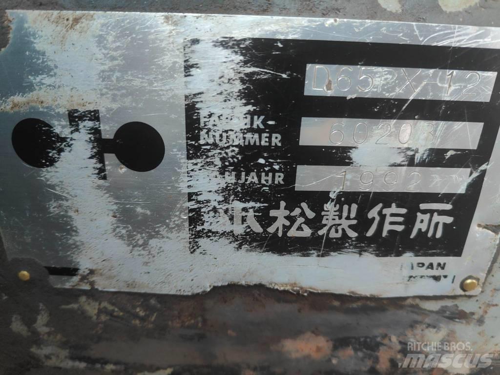 Komatsu D 65 PX-12 Гусеничные бульдозеры