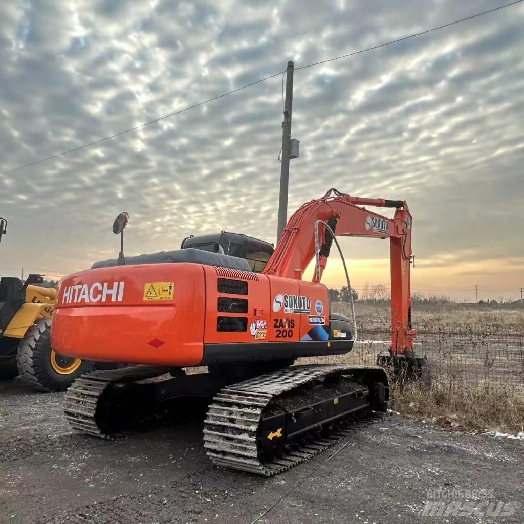 Hitachi ZX 200 Гусеничные экскаваторы