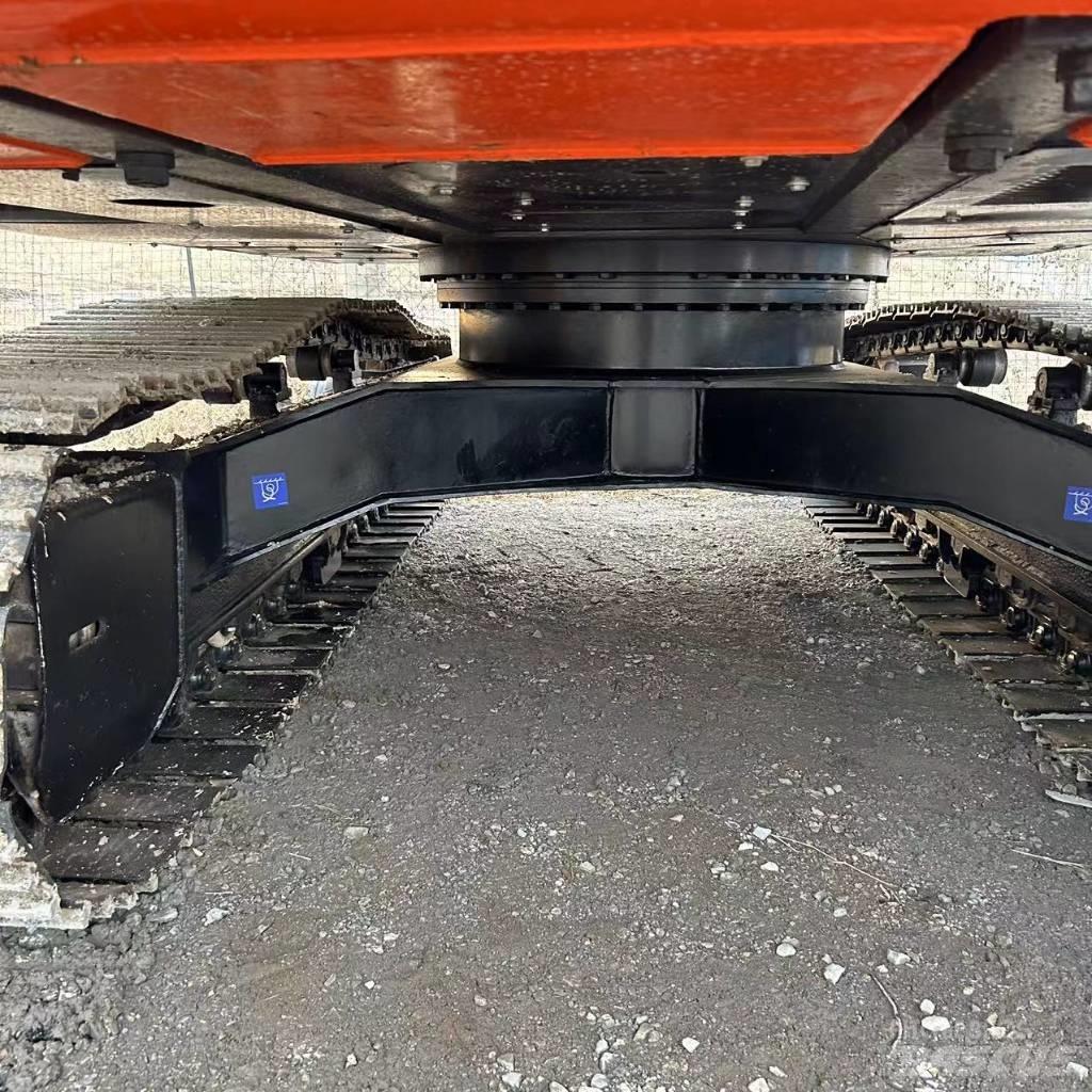 Hitachi ZX 200 Гусеничные экскаваторы