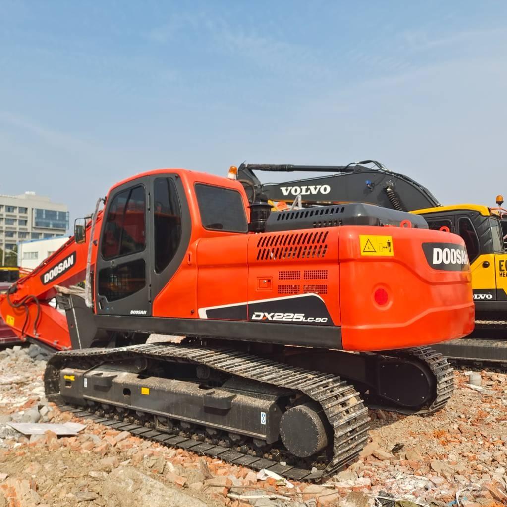 Doosan DX225LC-9C Гусеничные экскаваторы