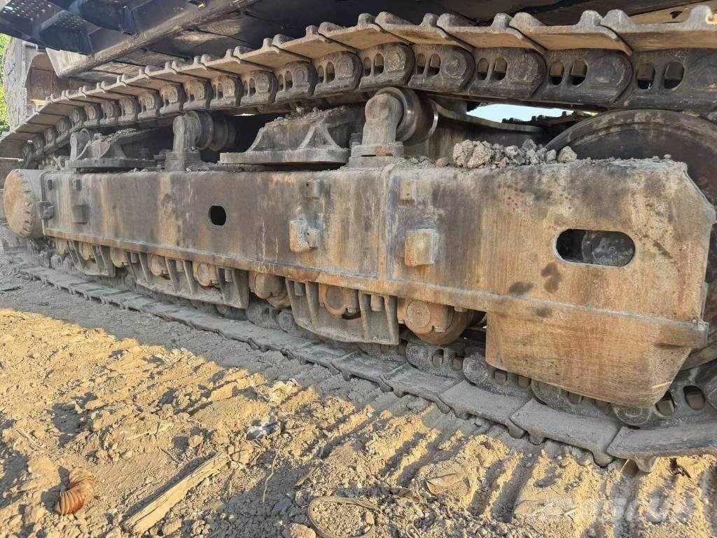 Hitachi ZX690LCH-5A Гусеничные экскаваторы