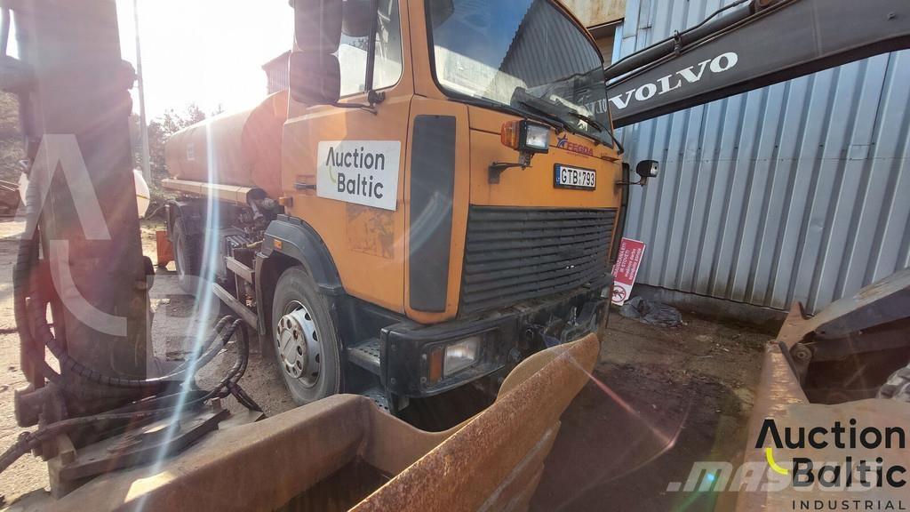 MAZ 533731 Грузовики-цистерны