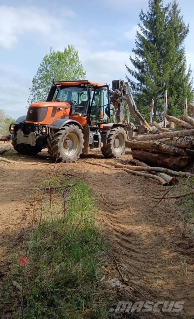 JCB Fastrac 3230 Лесохозяйственные тракторы