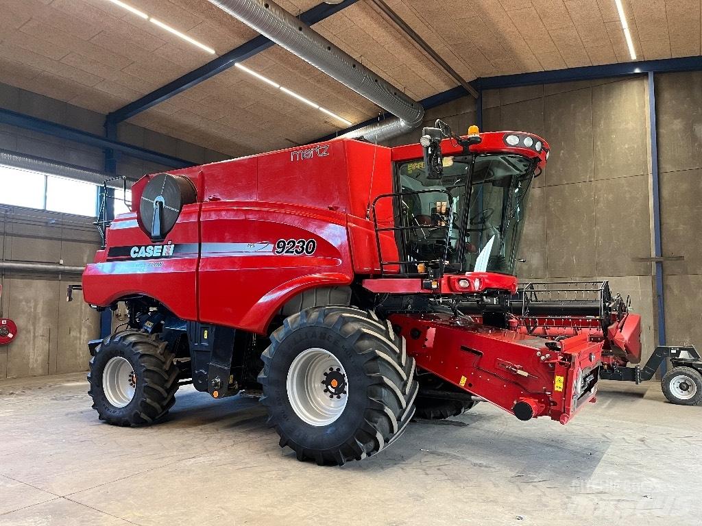 Case IH 9230 Зерноуборочные комбайны