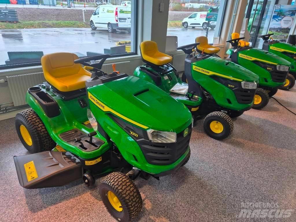 John Deere X 107 Самоходные газонокосилки