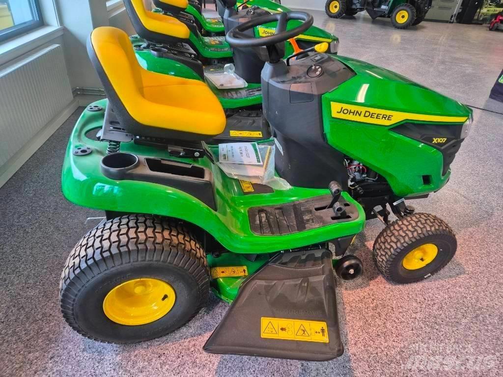 John Deere X 107 Самоходные газонокосилки