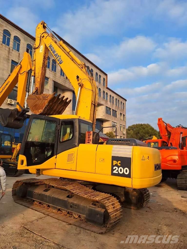 Komatsu PC 200-7 Гусеничные экскаваторы