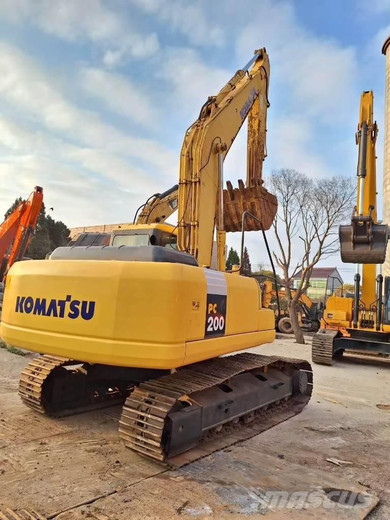 Komatsu PC 200-7 Гусеничные экскаваторы