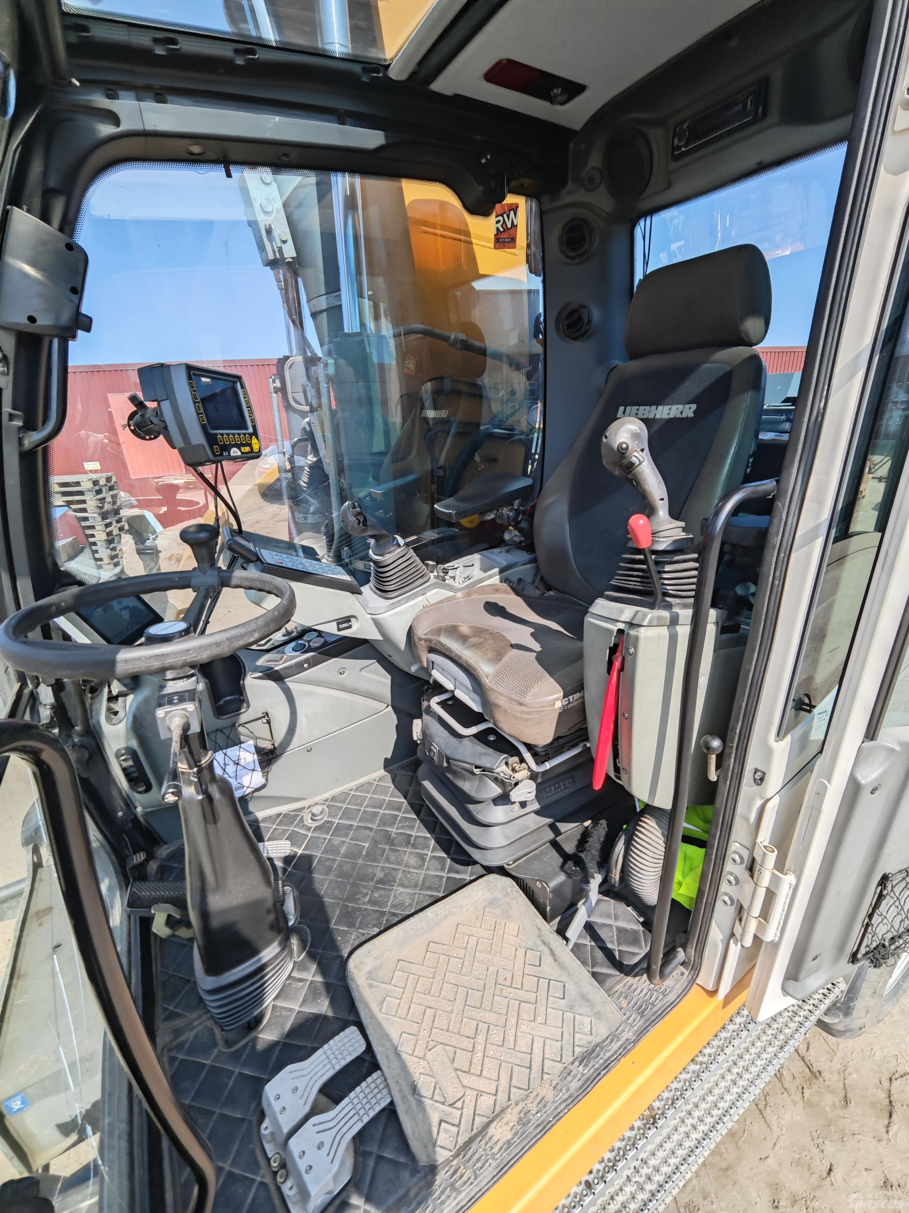 Liebherr 914 C Колёсные экскаваторы