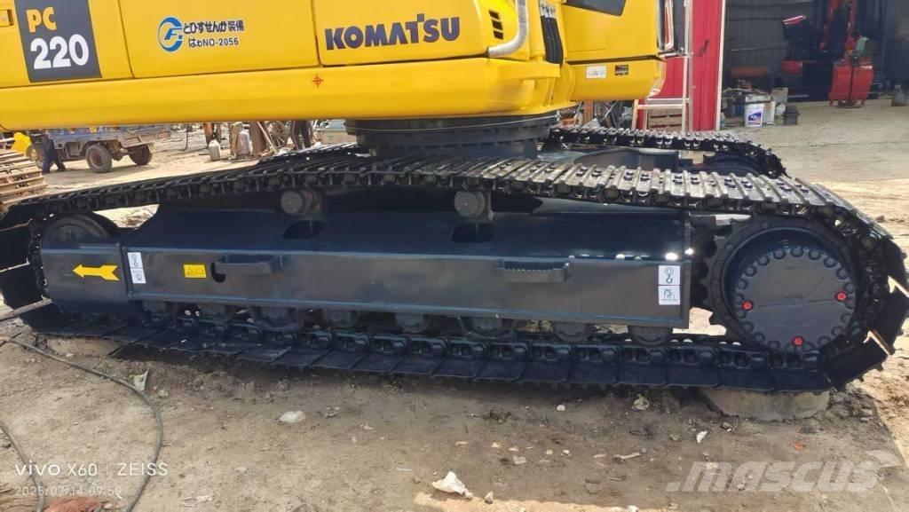 Komatsu 220 Гусеничные экскаваторы