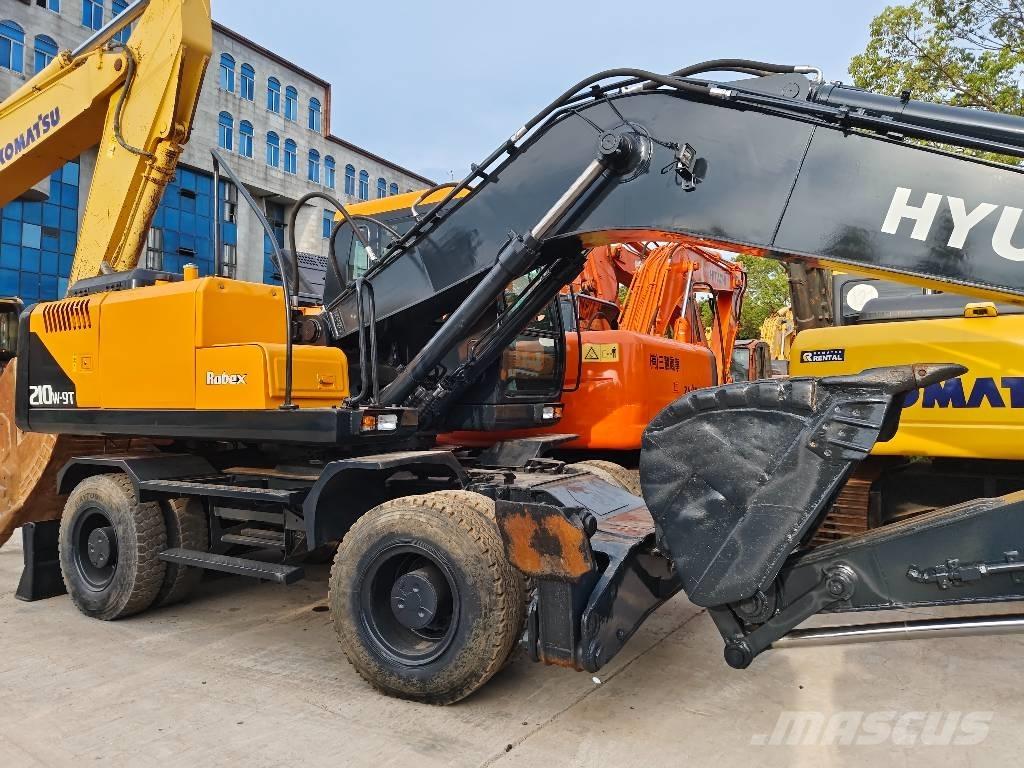 Hyundai R210W-9 Колёсные экскаваторы