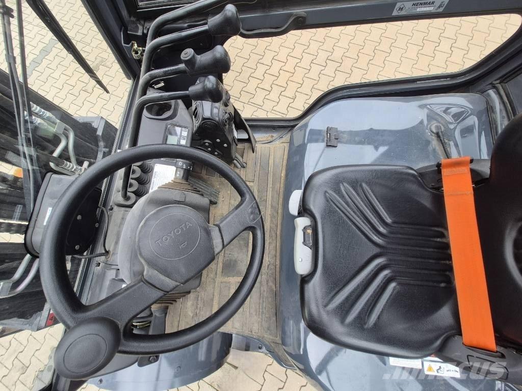 Toyota 8FG45N Газовые погрузчики