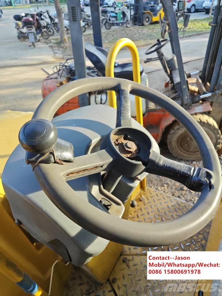 CAT CB 24 Катки тротуарные