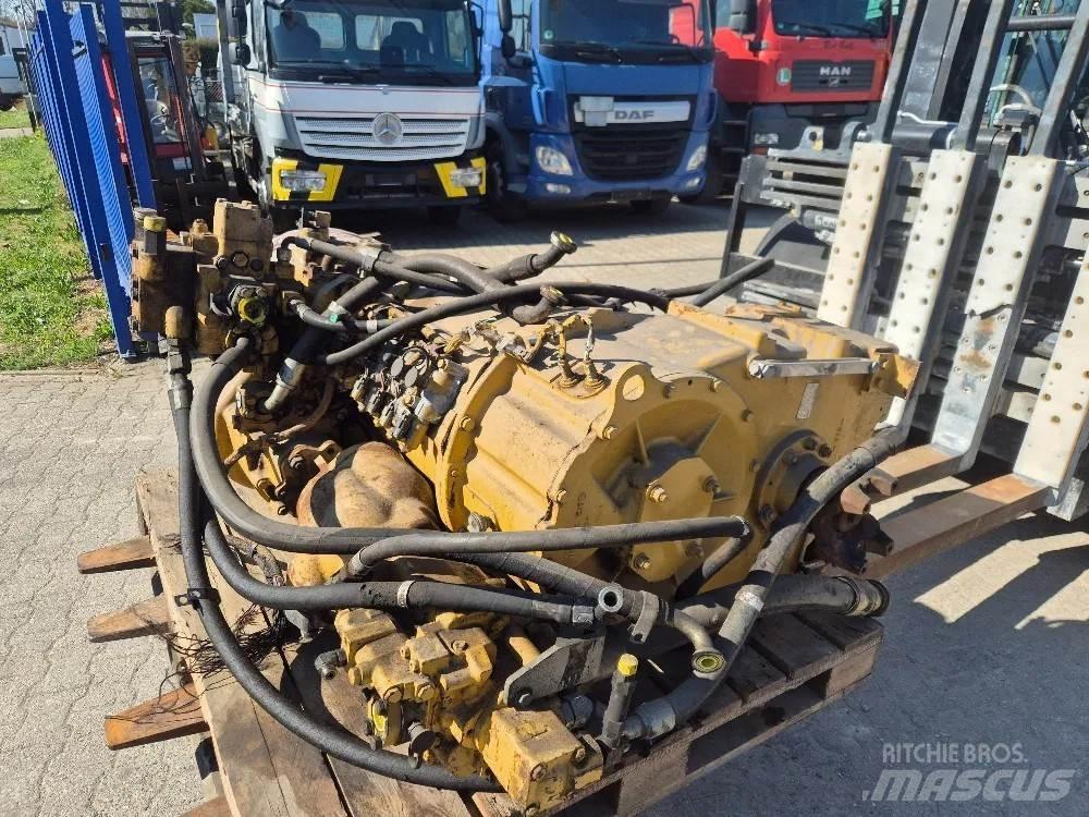 CAT 966G Фронтальные погрузчики
