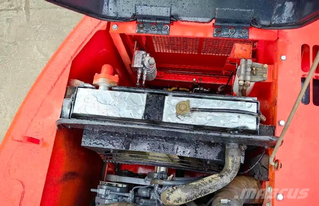 Doosan DX 140 Гусеничные экскаваторы