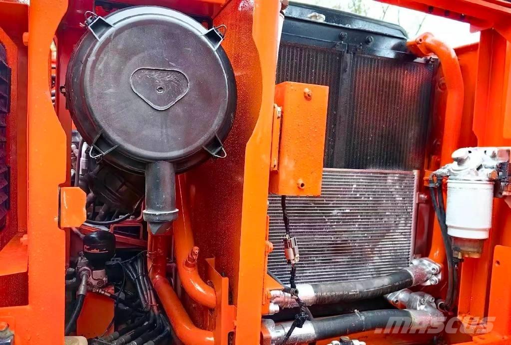 Doosan DX 140 Гусеничные экскаваторы