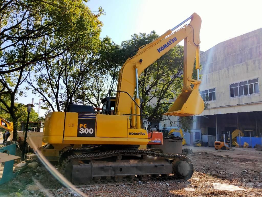 Komatsu PC300-7 Гусеничные экскаваторы