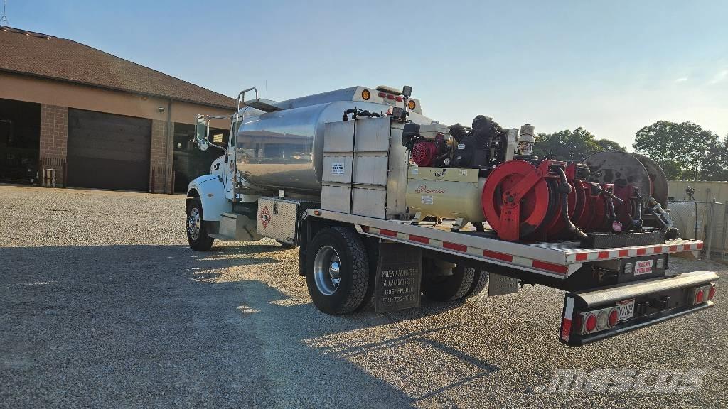 Peterbilt PB335 Грузовики-цистерны