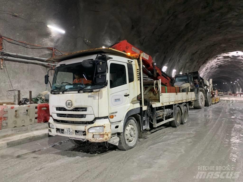 Nissan CWB5ELPHNQ Грузовики-Фургоны