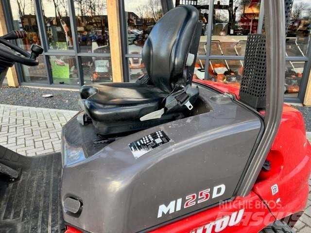 Manitou MI25D Дизельные погрузчики