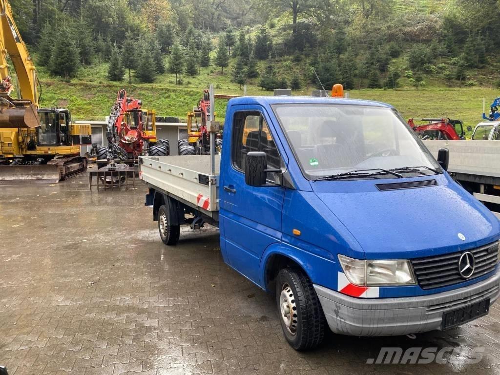 Mercedes-Benz 208 D Грузовики-платформы/боковая разгрузка