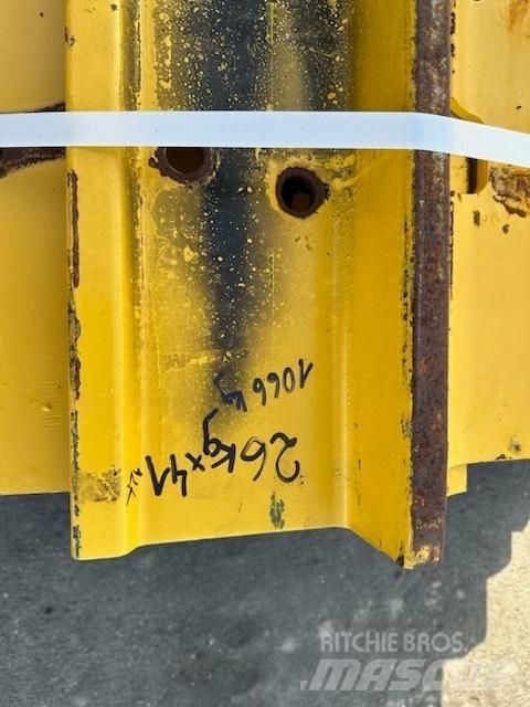 Komatsu d 85 plate Гусеницы и цепи