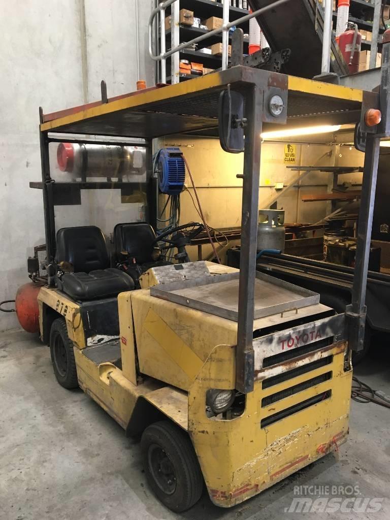 Toyota 2TG10 Складские электротягачи
