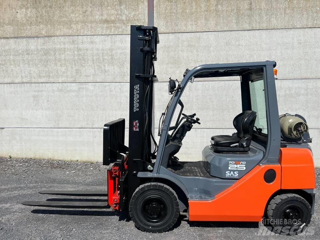 Toyota 02-8FGF25 Газовые погрузчики