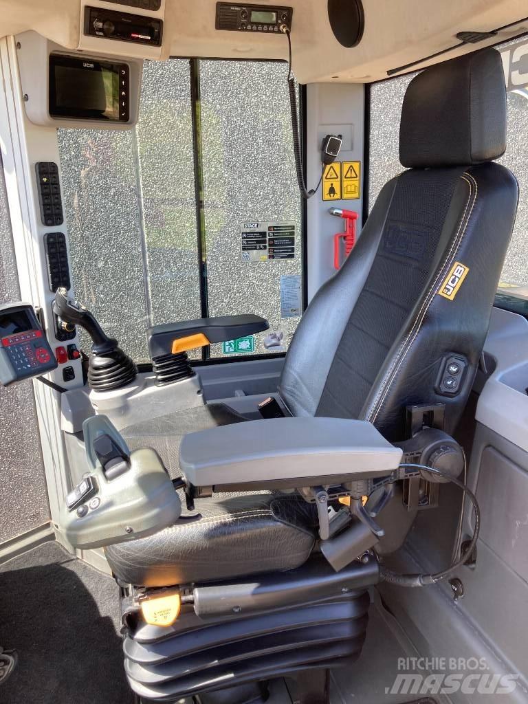 JCB 437 HT HL Фронтальные погрузчики