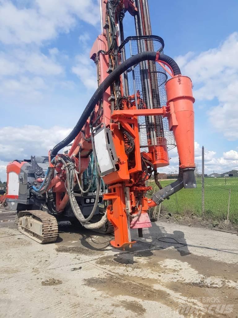 Sandvik DI 550 Буровые вышки